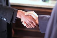 79-stretta-di-mani-saluto-intesa-accordo-fratellanza.jpg